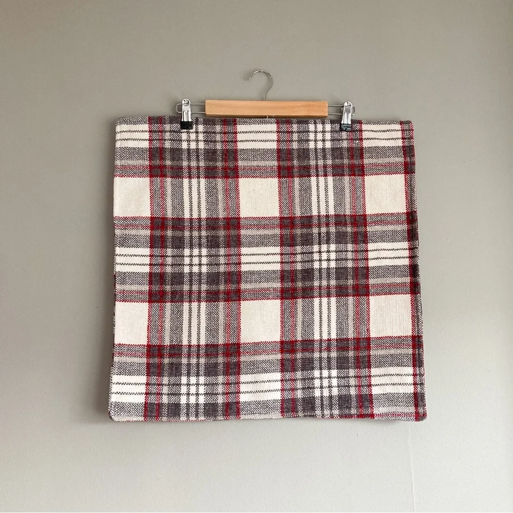Envogue Cream and Gray Velvety Plaid Pillowcase